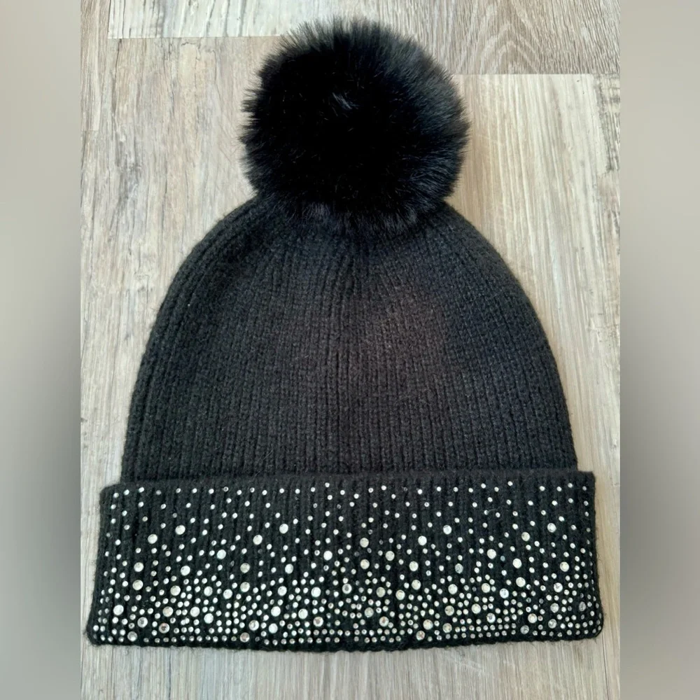 Madden NYC women’s beanie hat with decorative trim and pom-pom. Excellent condi